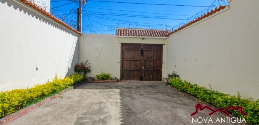 J531 –  Casa y terreno en venta dentro de residencial