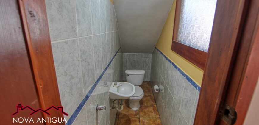 J531 –  Casa y terreno en venta dentro de residencial