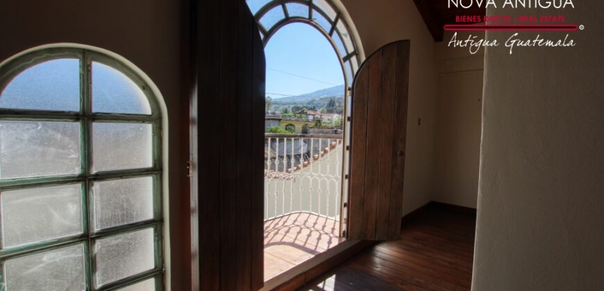 J531 –  Casa y terreno en venta dentro de residencial