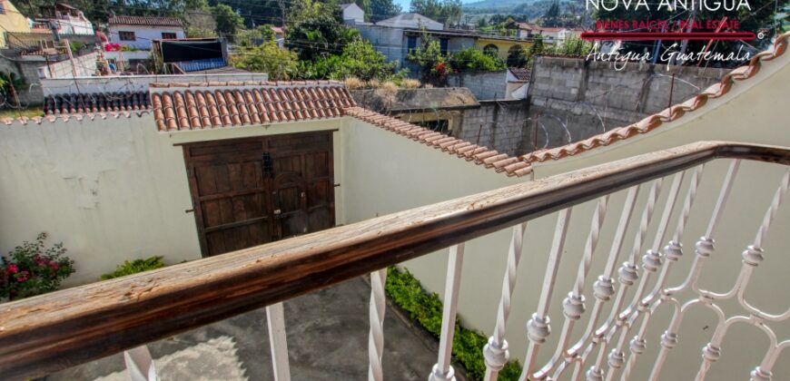 J531 –  Casa y terreno en venta dentro de residencial