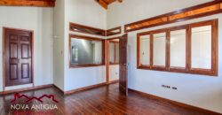 J531 –  Casa y terreno en venta dentro de residencial