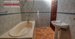 J531 –  Casa y terreno en venta dentro de residencial