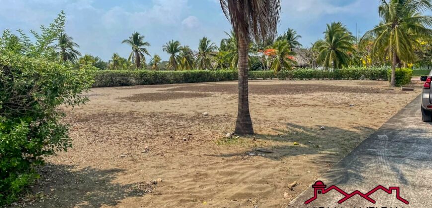 CS15 – Dos terrenos en venta dentro de condominio en Monterrico