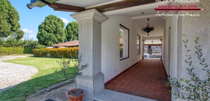 B142 – Furnished apartment in El Calvario area