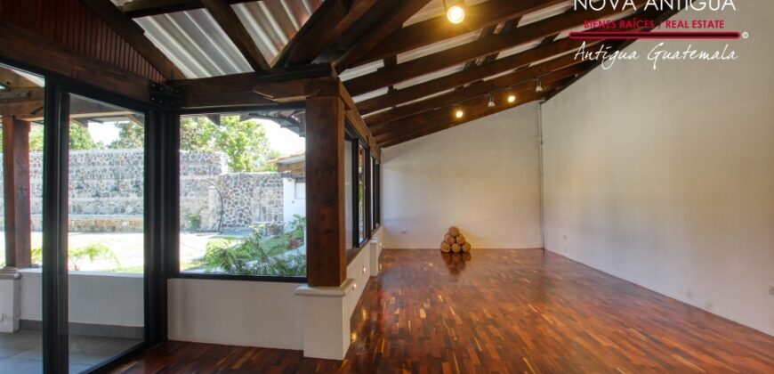 B141 – Space for rent in El Calvario