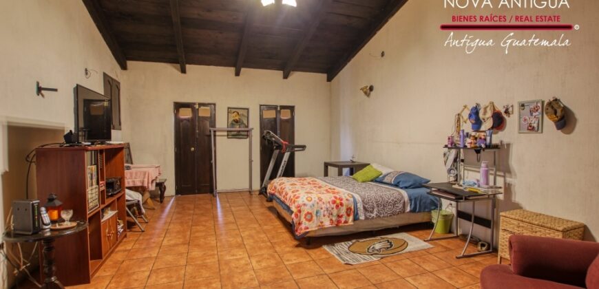 J128 – Ample property for rent in private residental