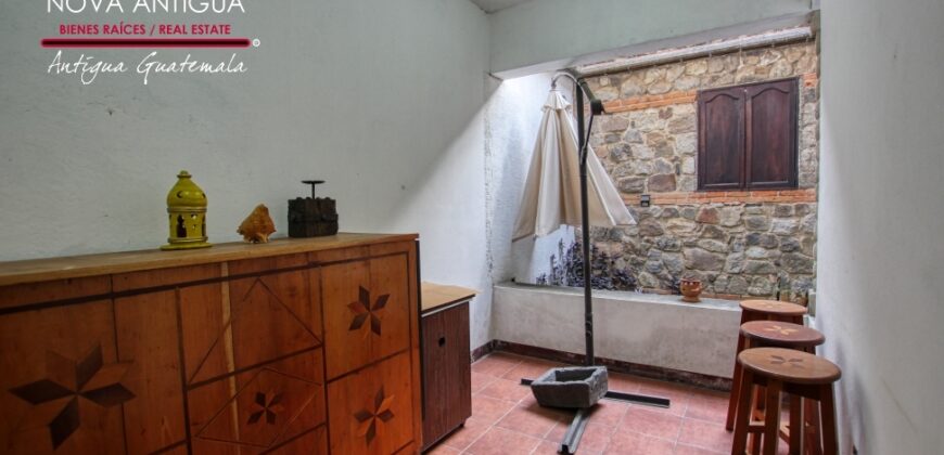 J128 – Ample property for rent in private residental