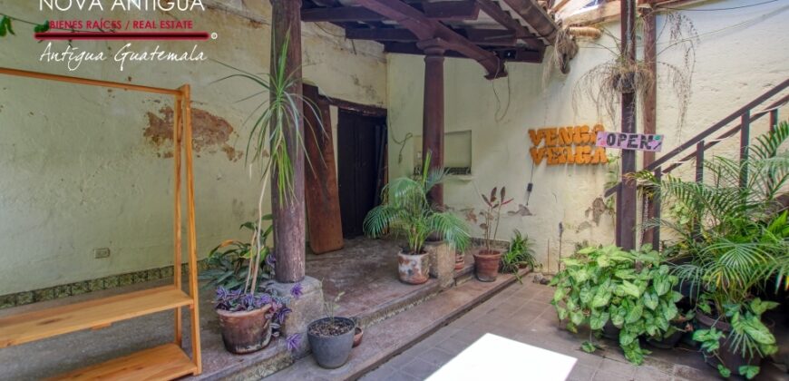 A4230 – Propiedad comercial en el casco de Antigua Guatemala