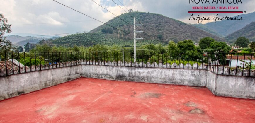 N42 – Casa de esquina en el area de San Gaspar Vivar