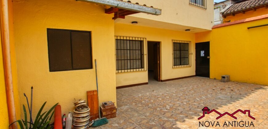 N42 – Casa de esquina en el area de San Gaspar Vivar