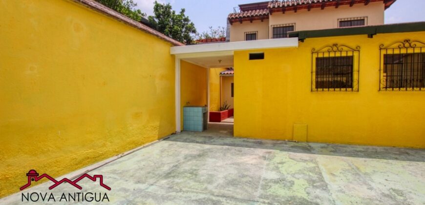 N42 – Corner House in the San Gaspar Vivar Area