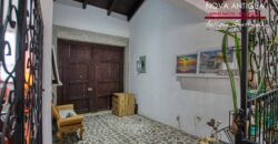 B144 – Bonita casa dentro de residencial en el area del Calvario