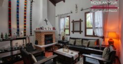 B144 – Beautiful house within a residential area in the Calvario area