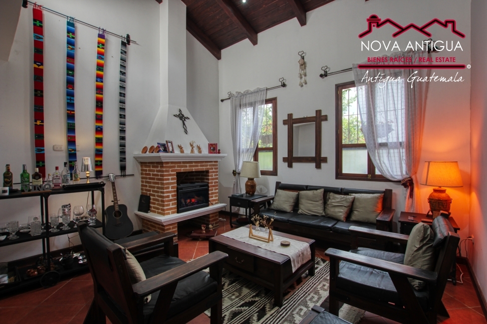 B144 – Beautiful house within a residential area in the Calvario area