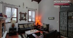B144 – Bonita casa dentro de residencial en el area del Calvario