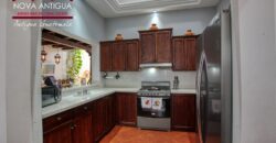 B144 – Beautiful house within a residential area in the Calvario area