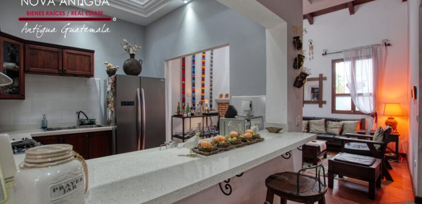 B144 – Beautiful house within a residential area in the Calvario area