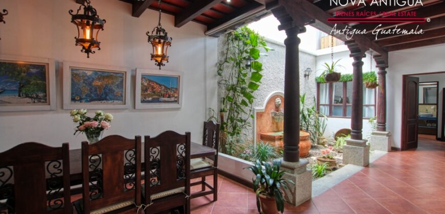 B144 – Beautiful house within a residential area in the Calvario area