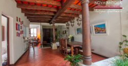 B144 – Bonita casa dentro de residencial en el area del Calvario