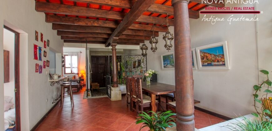 B144 – Bonita casa dentro de residencial en el area del Calvario