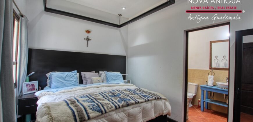 B144 – Beautiful house within a residential area in the Calvario area