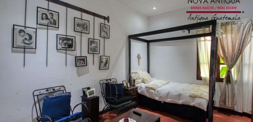 B144 – Beautiful house within a residential area in the Calvario area