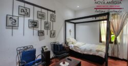 B144 – Bonita casa dentro de residencial en el area del Calvario