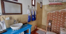 B144 – Bonita casa dentro de residencial en el area del Calvario