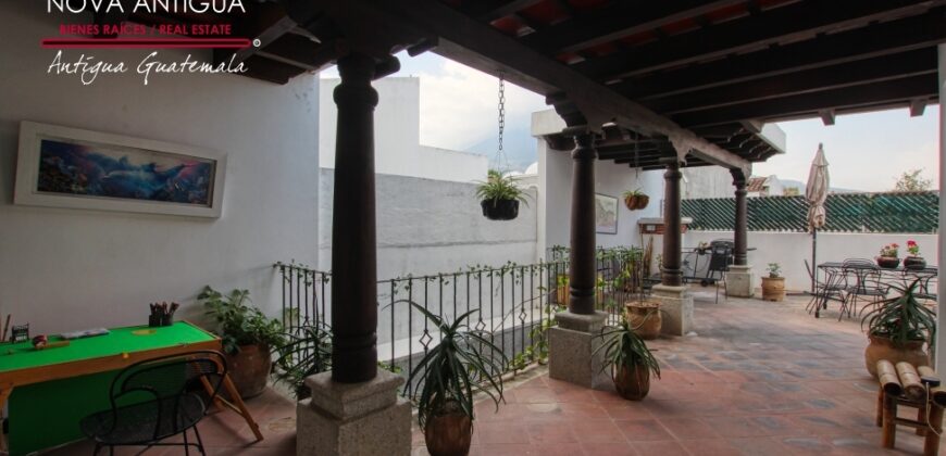 B144 – Bonita casa dentro de residencial en el area del Calvario