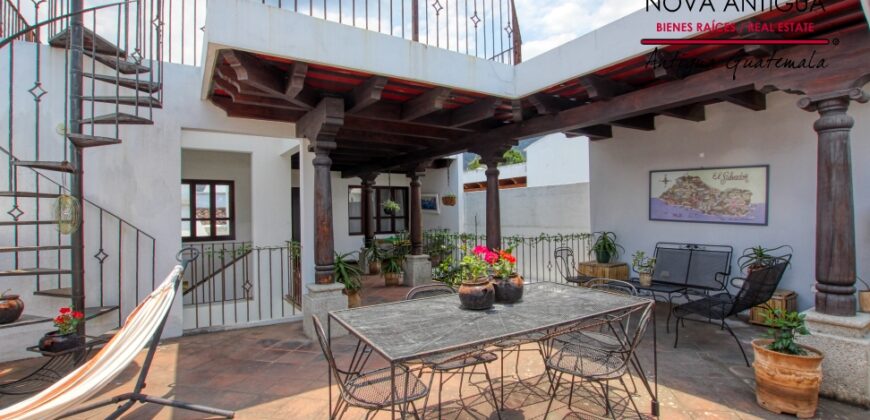 B144 – Beautiful house within a residential area in the Calvario area