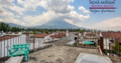 B144 – Bonita casa dentro de residencial en el area del Calvario