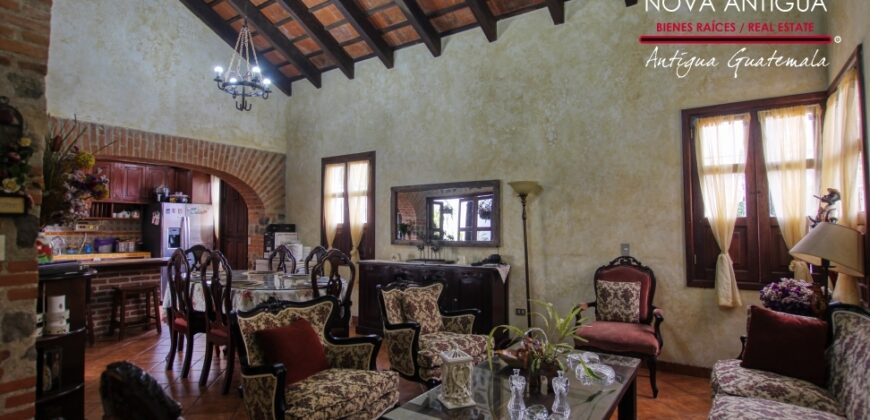 B145 – Beautiful furnished and equipped house in a condominium