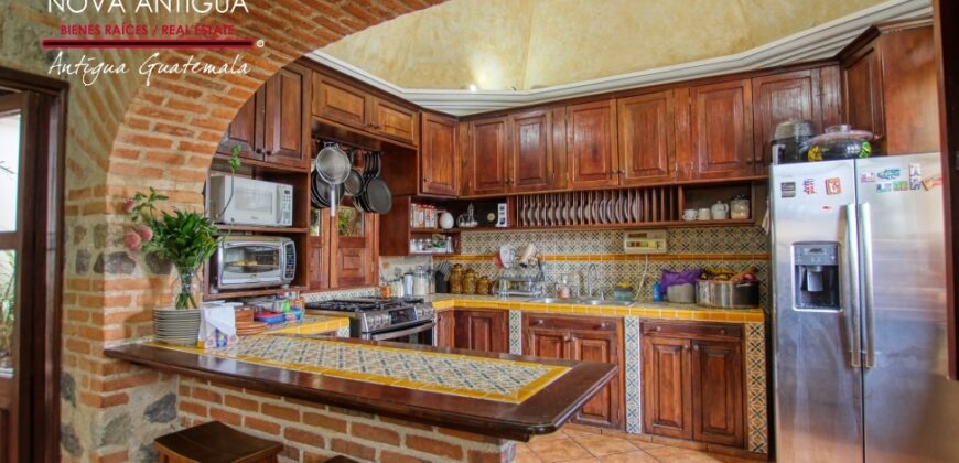 B145- Bonita casa amueblada y equipada en condominio