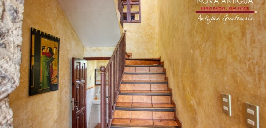 B145- Bonita casa amueblada y equipada en condominio