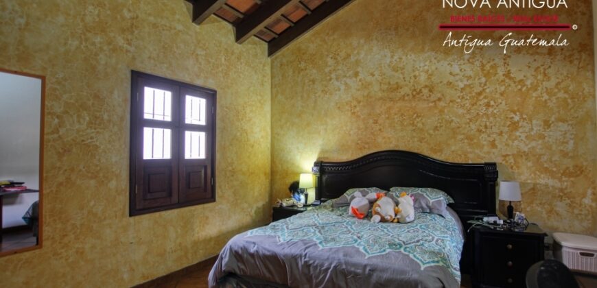 B145- Bonita casa amueblada y equipada en condominio
