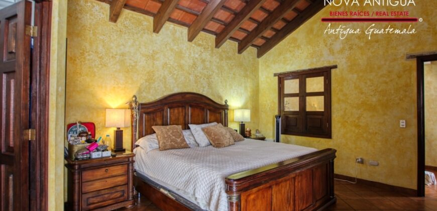 B145- Bonita casa amueblada y equipada en condominio