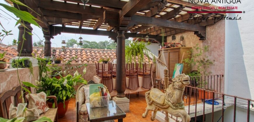 B145- Bonita casa amueblada y equipada en condominio