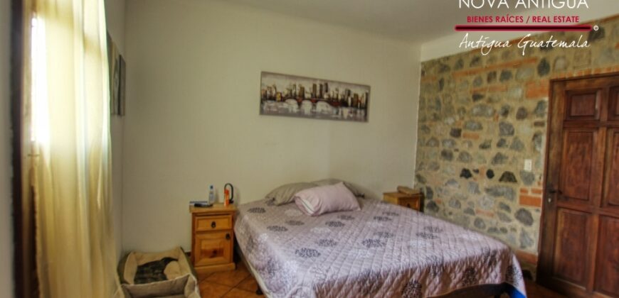 B145 – Beautiful furnished and equipped house in a condominium