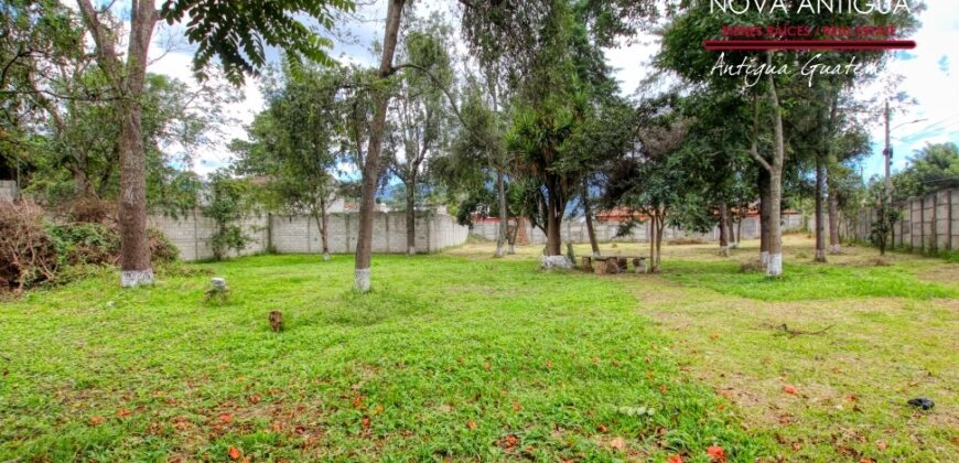 A4232 – Terreno en el centro de Antigua Guatemala