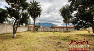 A4232- Land in the center of Antigua Guatemala