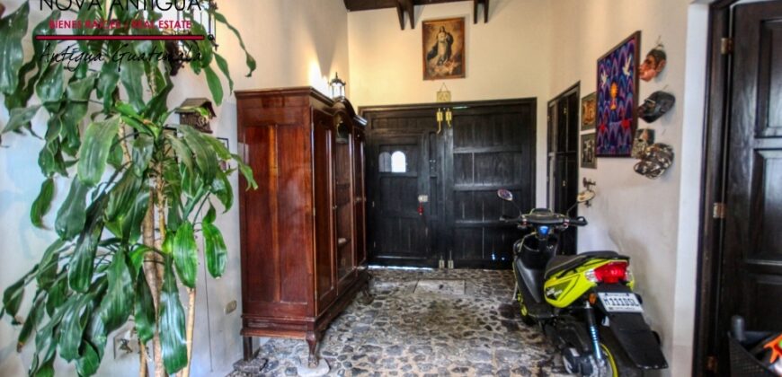 A4231 – Beautiful house within walking distance of Central Park