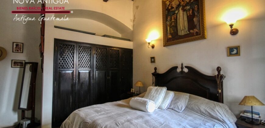 A4231 – Beautiful house within walking distance of Central Park