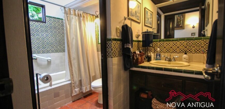 A4231 – Beautiful house within walking distance of Central Park