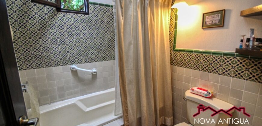 A4231 – Beautiful house within walking distance of Central Park