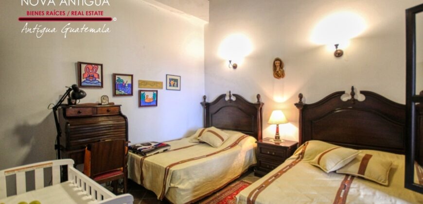 A4231 – Beautiful house within walking distance of Central Park