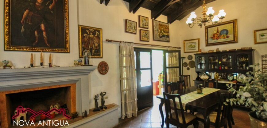 A4231 – Beautiful house within walking distance of Central Park