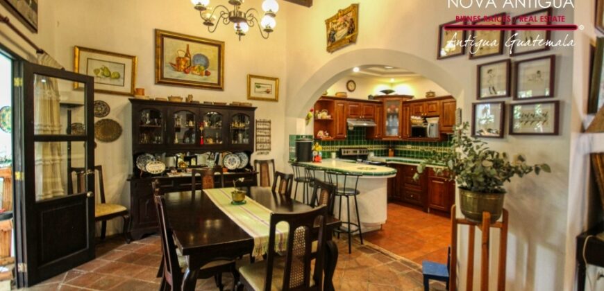 A4231 – Beautiful house within walking distance of Central Park