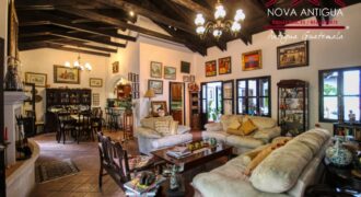 A4231 – Beautiful house within walking distance of Central Park