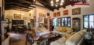 A4231 – Beautiful house within walking distance of Central Park
