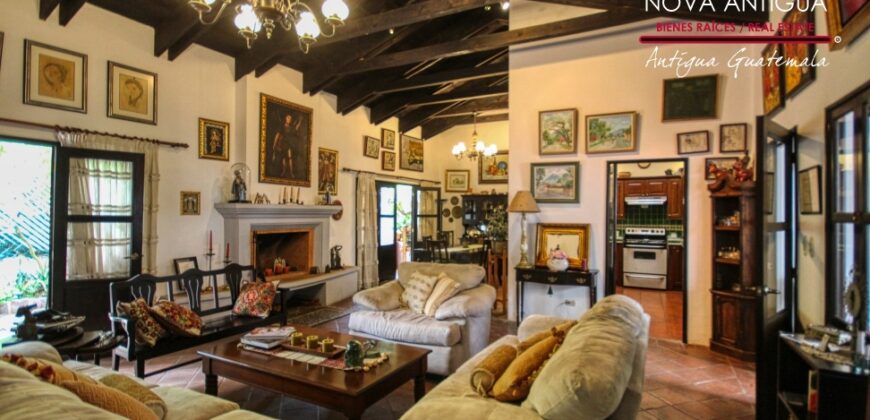 A4231 – Beautiful house within walking distance of Central Park